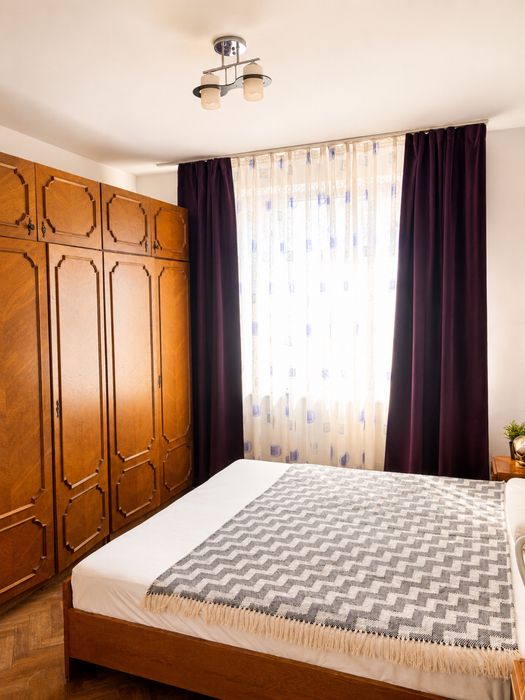 Apartament 2 camere ,etajul3, complet mobilat și utilat, centrală proprie pe gaz, bloc cărămidă, zona Policlinică Motru, J4-2-14, pret 37.500 euro
