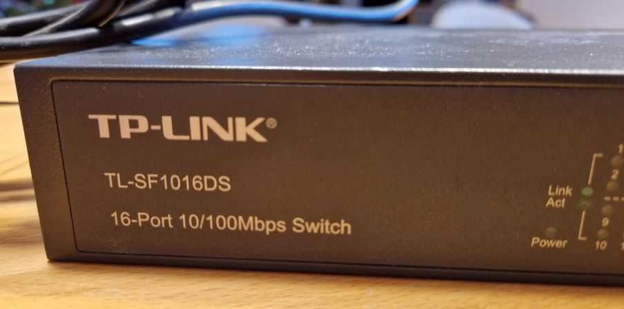 Switch cu 8 porturi TP-Link TL-SF1016DS