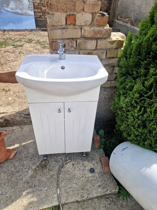 Бойлер с шкаф и мивка