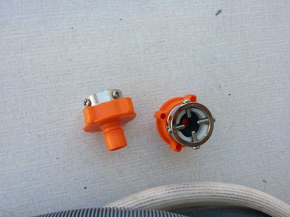 Шланги для стиральной машины.