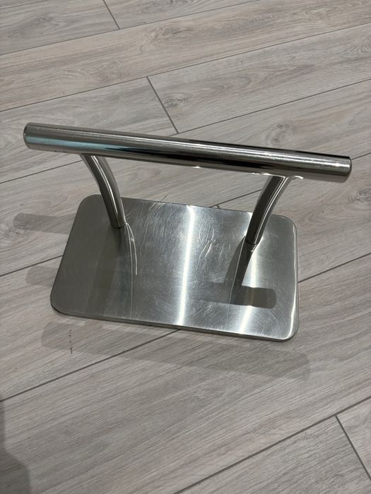 Suport inox pentru picioare – salon
