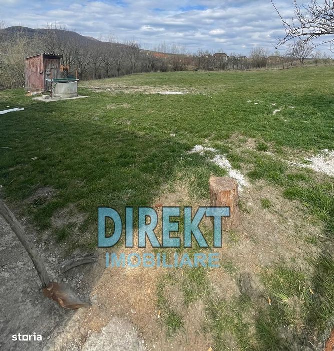 Teren + casa de vacanta