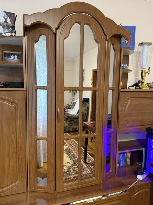 Продам шкаф гостинный
