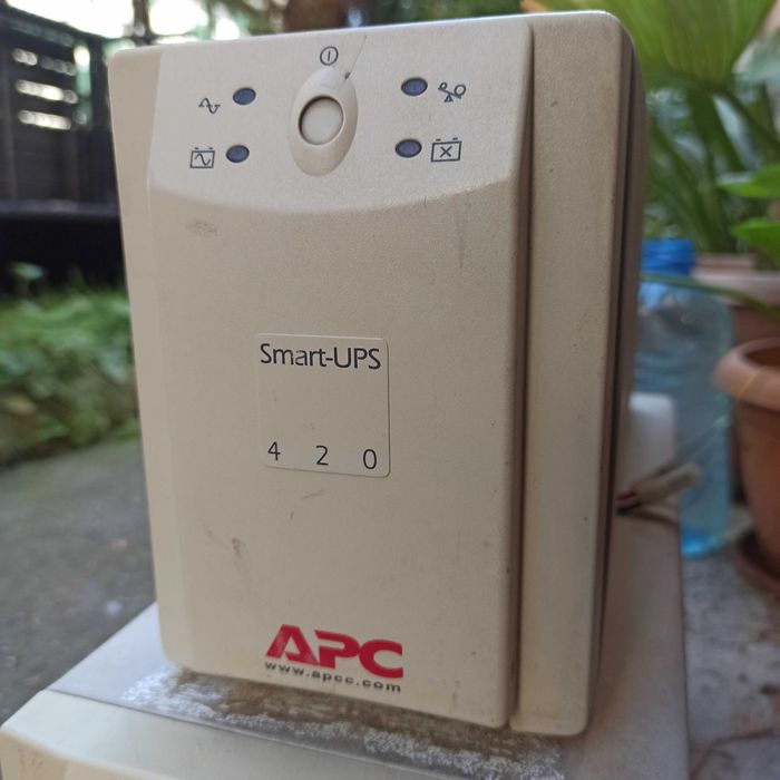 Непрекъсваемо захранване UPS APC 420 smart