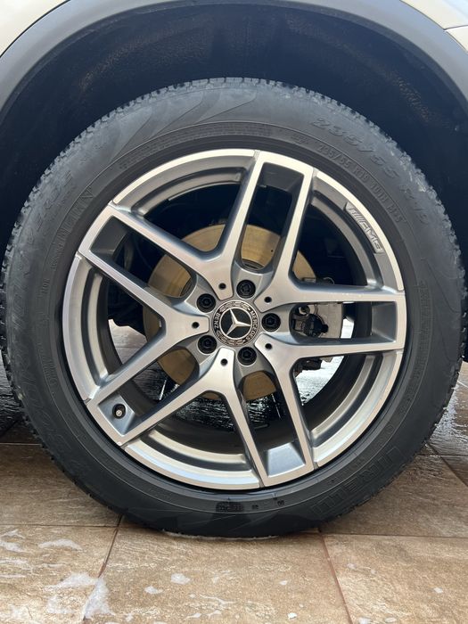 Джанти с гуми 19 AMG 5х112 с гуми 235/55/19 Pirelli
