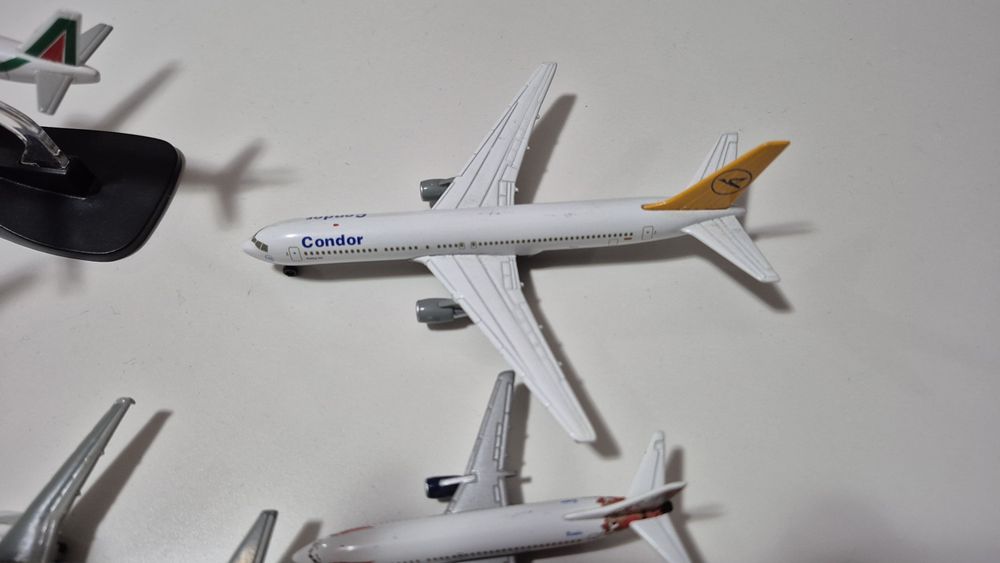 Machete avioane de  colectie metal Italia