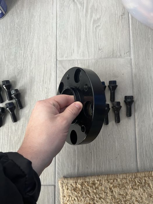 Flanse / distantieri negri 5x120 20mm / 2 cm BMW cu prezoane