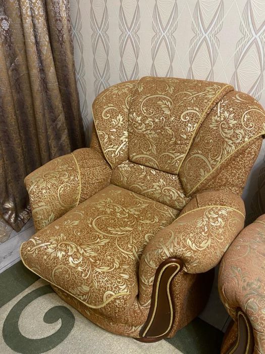 Продам 3 дивана! Срочно! Торг уместен!