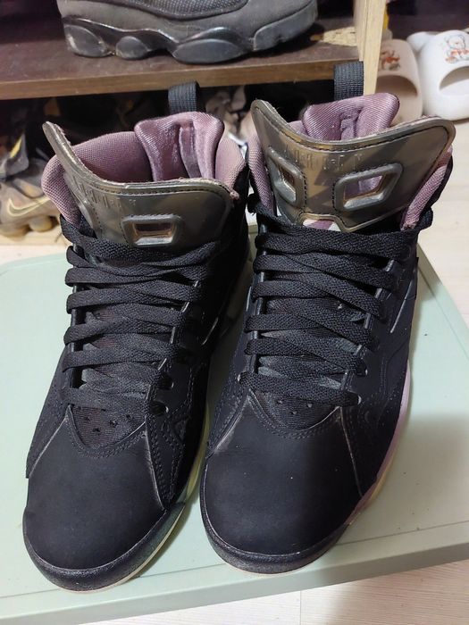 Jordan 6 MVP în nuanța Black Sky Mauve.