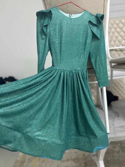Блестящее изумрудное платье ручной работы для девочки 11–12 лет