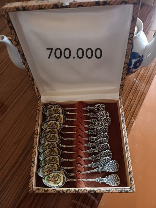 Продам вазы, хрусталь чайный и кофейный наборы