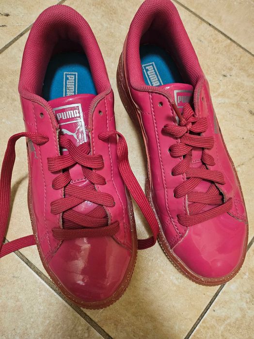 Два чифта обувки спортни и сандали на ток в добро съсътояние