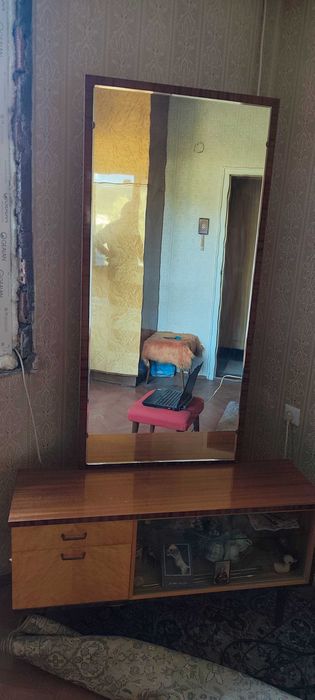 Тоалетка за гримиране