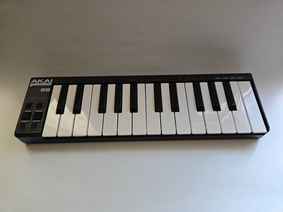 Миди клавиатура AKAI PRO LPK 25
