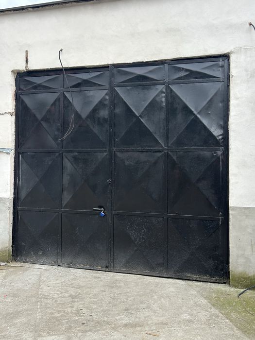 Vand usi garaj , hala 3,5 pe 3,2 latime