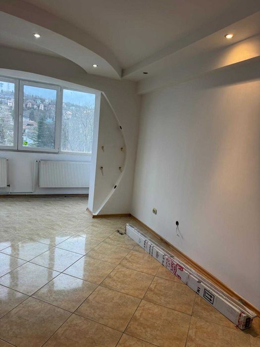 De vanzare Apartament 2 camere Cornisa, decomandat