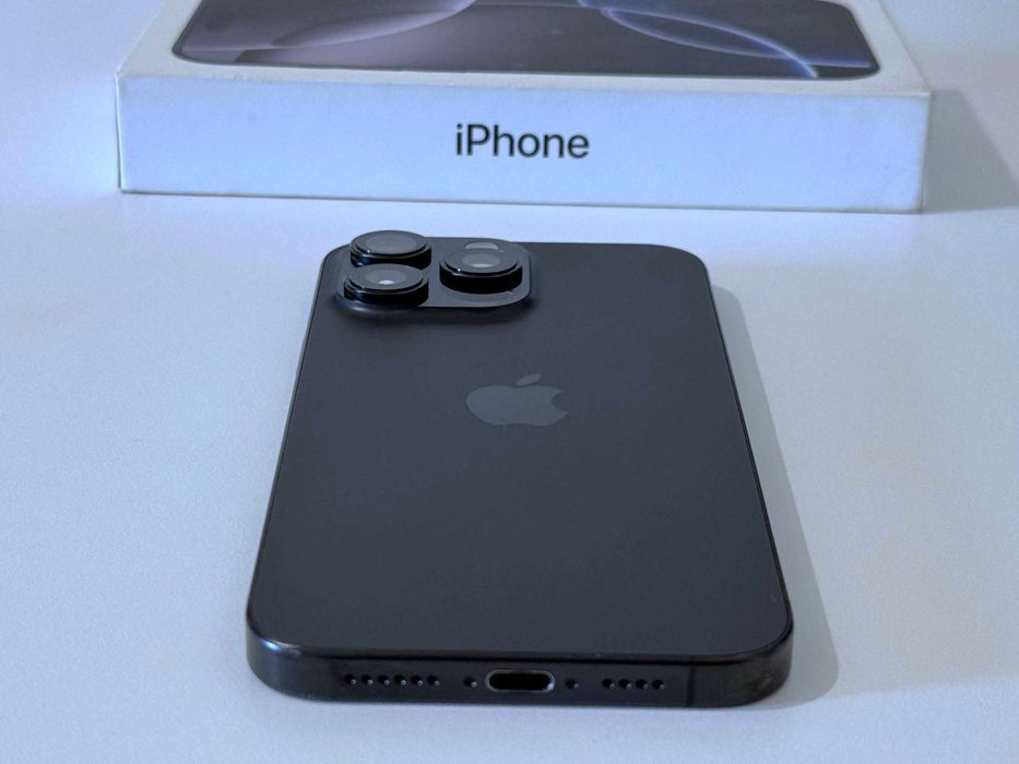 Бартер! iPhone 16 Pro Max Black Titanium (Черен) Е-Sim / 90% Батерия.