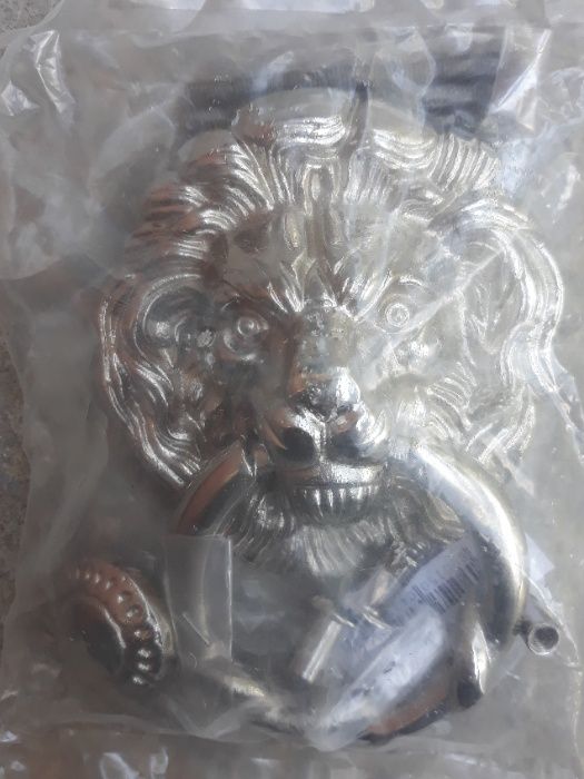 Месингово чукало за врата лъвска глава