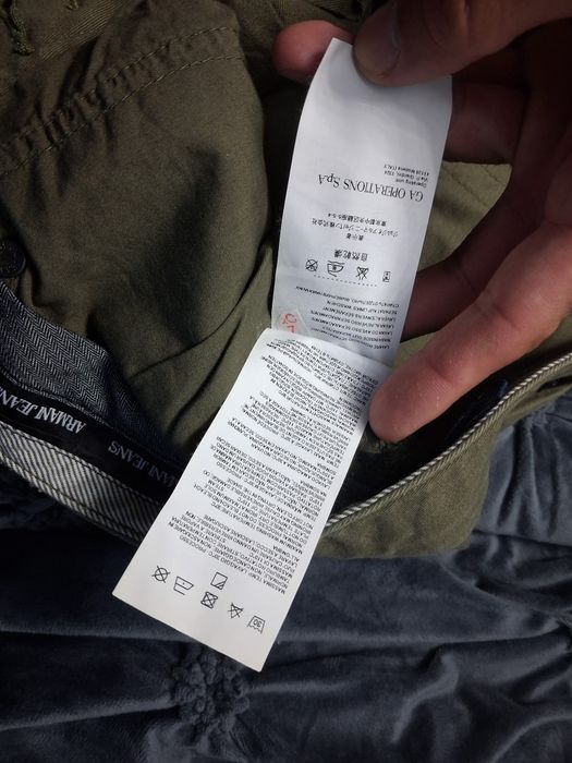 Vand pantaloni Armani jeans