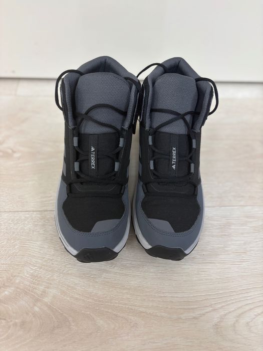 Продавам детски обувки Adidas Terrex, размер 37⅓ (23,5 см) - отлично състояние