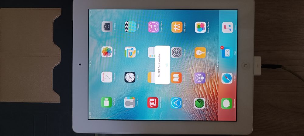 Планшет iPad 2 с чехлом