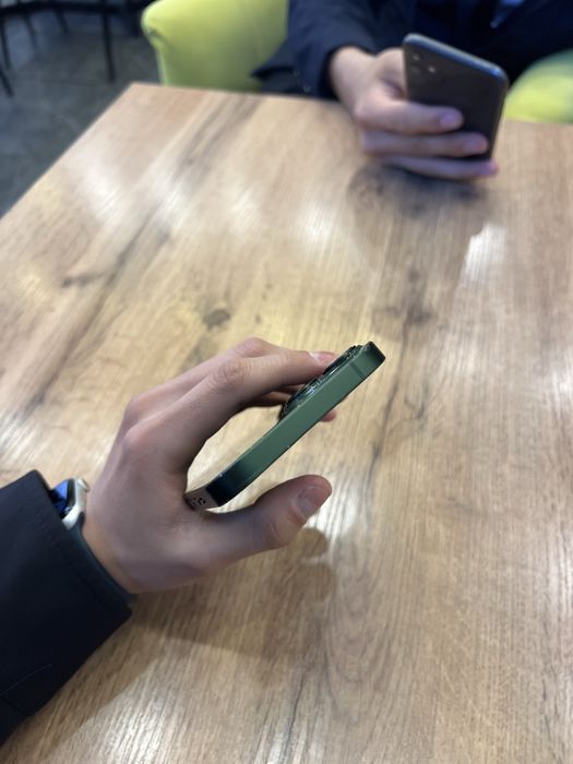 Продам Айфон 13 128гб