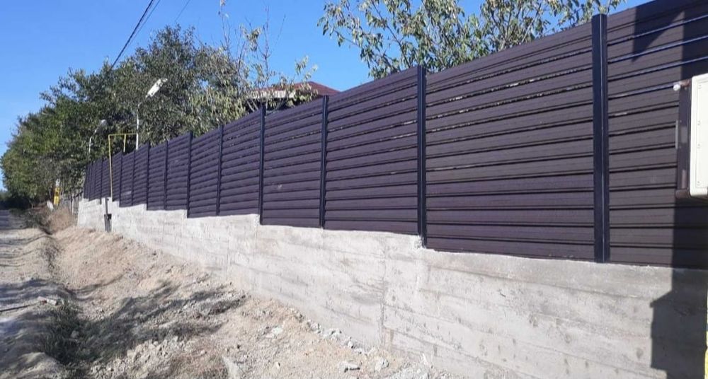 Meseriasi in constructii garduri de peste 10 ani, construim începând de la garduri din sipca metalica, panouri stil jaluzele, tabla cutata, plasă bord