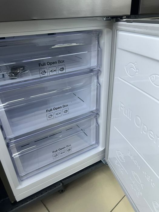 Холодильник Samsung