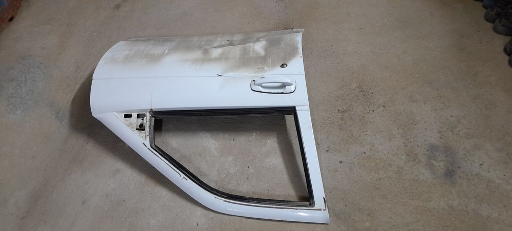 Правая передняя дверь Приоры