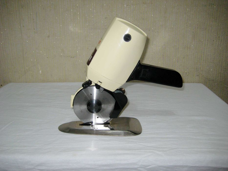 Раскройный нож дисковый оригинал 100% почти новым состояни!