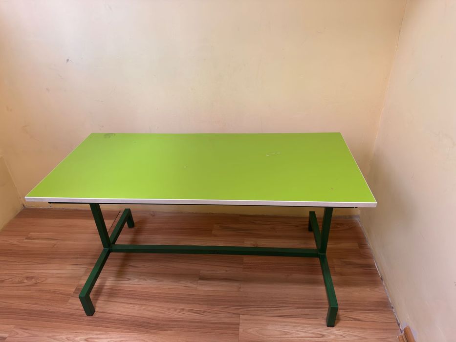 Парта детская 1,28 длина
45 см ширина 
50 см высота