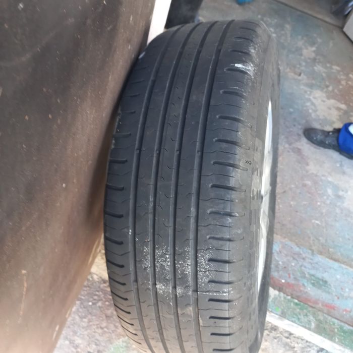 Vand 4 cauciucuri vara 215/65/16 plus 2 jante pe 16