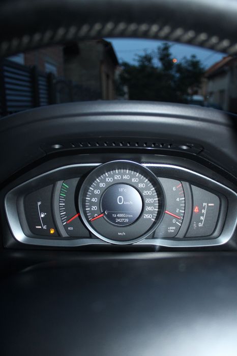 VOLVO XC60 2015 — imagine 3