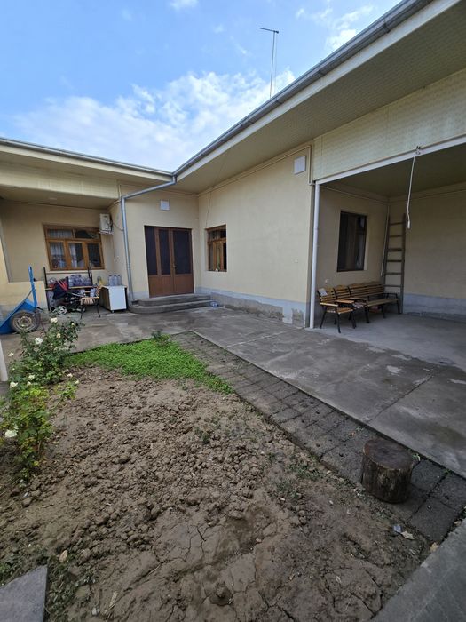 Yangiyol Markasizdan 5 honalik uy sotiladi 3.5 sotik