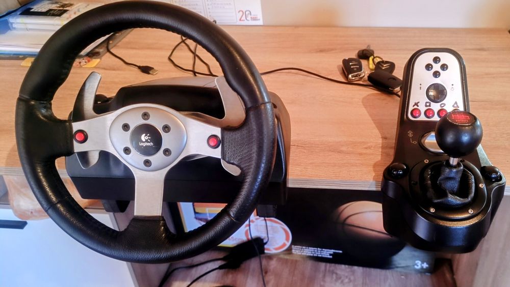 Волан с педали Logitech G25