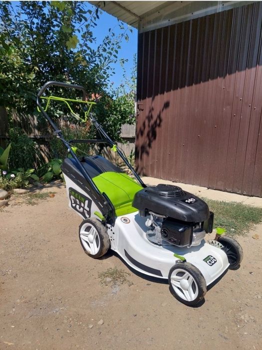 Masini pentru gazon .