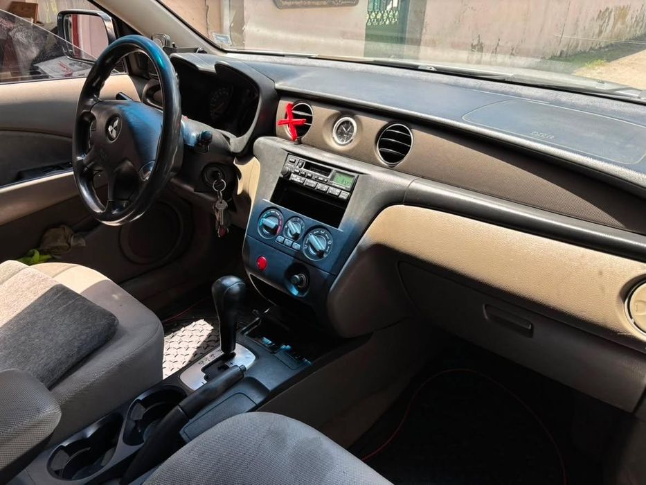 Продавам Mitsubishi Outlander