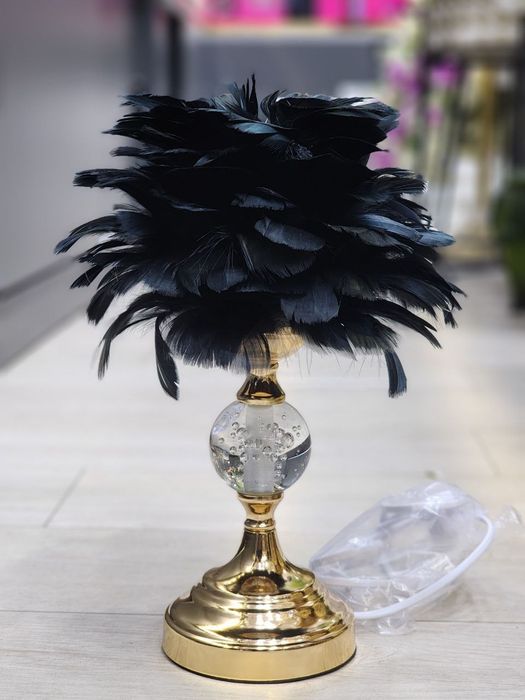 Светодиодная настольная лампа с перьями