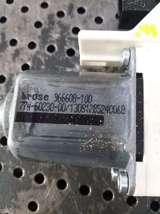 Motoras macara stanga fata skoda yeti 5l 966608100 7746023000 8k0959811