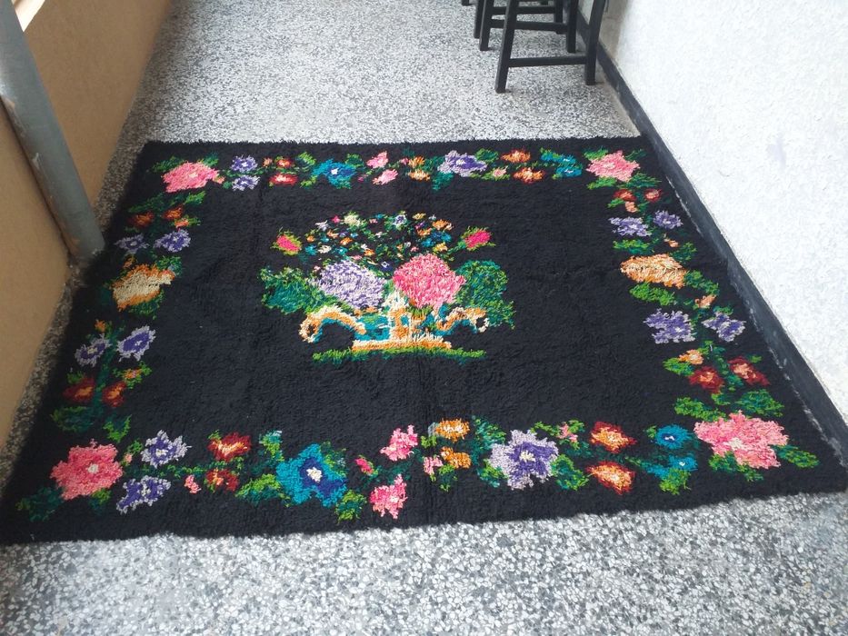 Ръчен килим-рошав