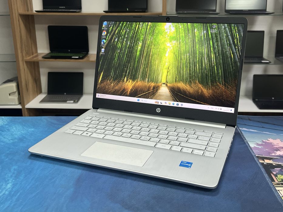 Ноутбук HP / i3-1215U (6 ядер) / 8GB RAM / 512GB SSD состояние супер