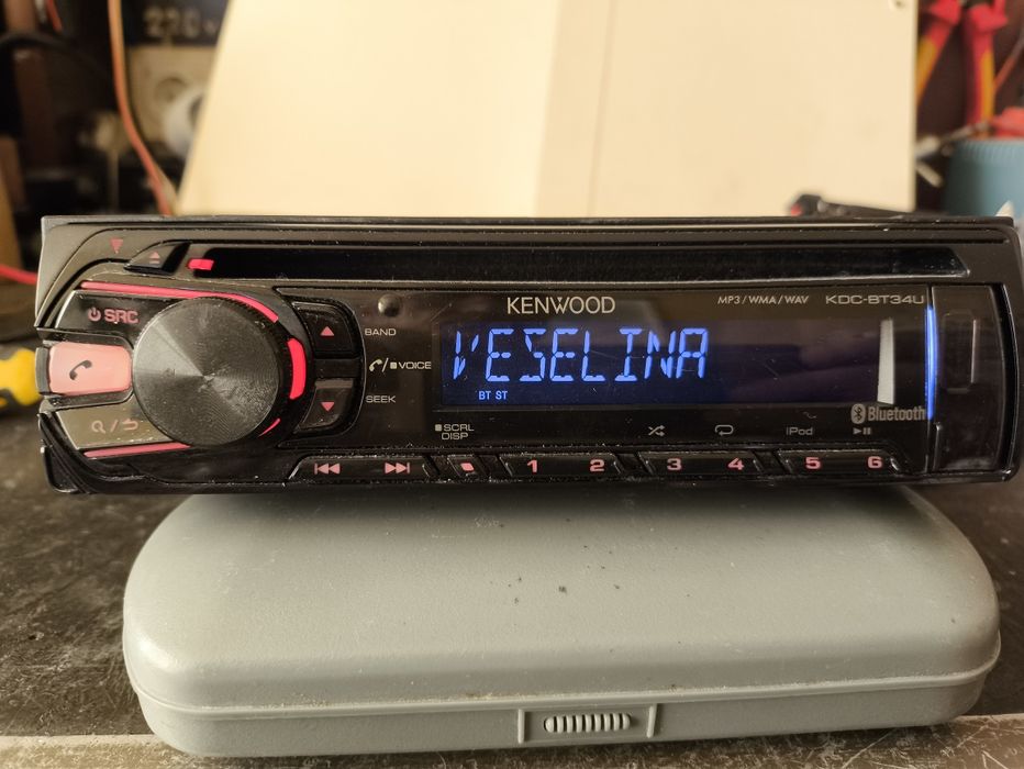 Kenwood KDC-BT35U CD/USB тунер с Bluetooth и директно управление на iPod, Siri Voice