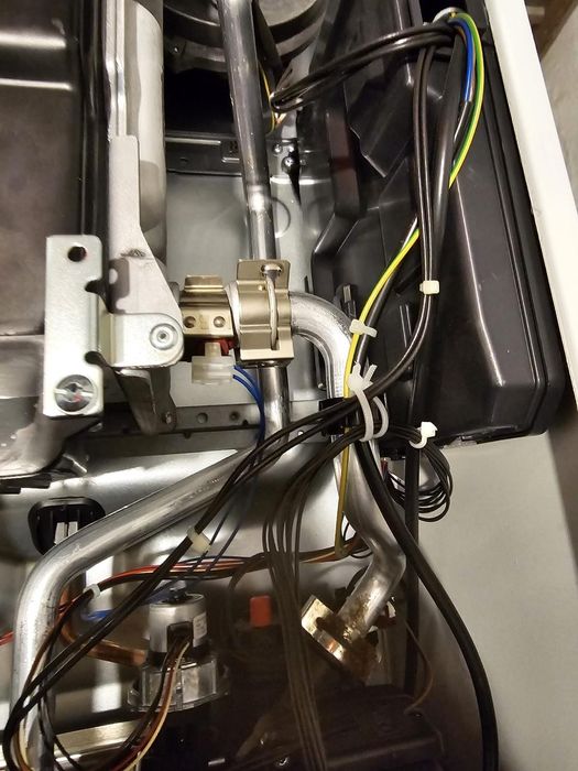 Centrală Ariston Hs Premium24 și Ariston Genus 28kw