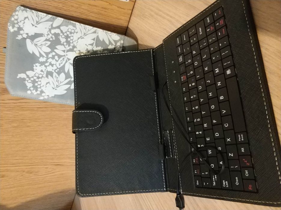 Калъф + клавиатура за таблет 7"