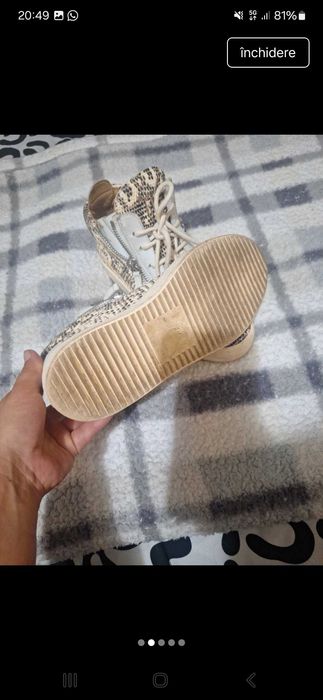 Adidași  incaltaminte