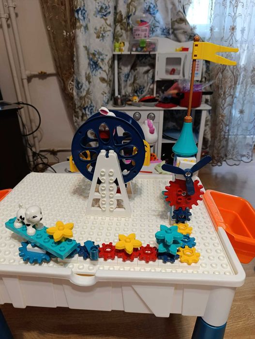 Set masuta multifunctionala cu scaun si 76 cuburi de constructie lego