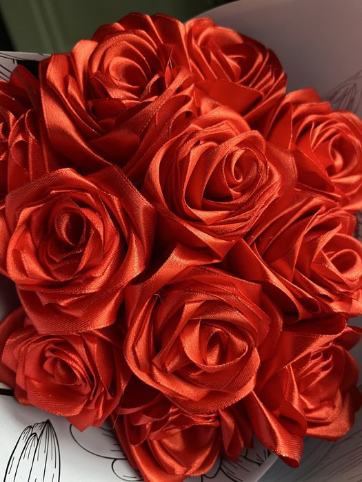 Букет атласных роз
