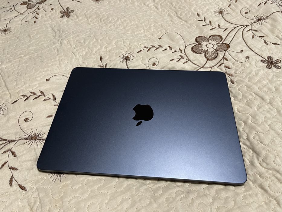 Продам MacBook Air 13 M4 16/256
