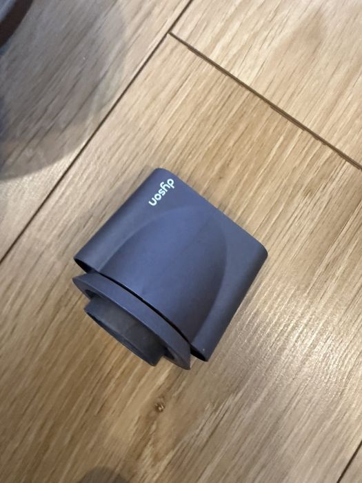 Лот различни приставки за сешоар Dyson
