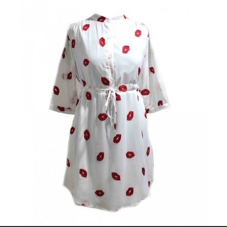 Платье с поцелуями